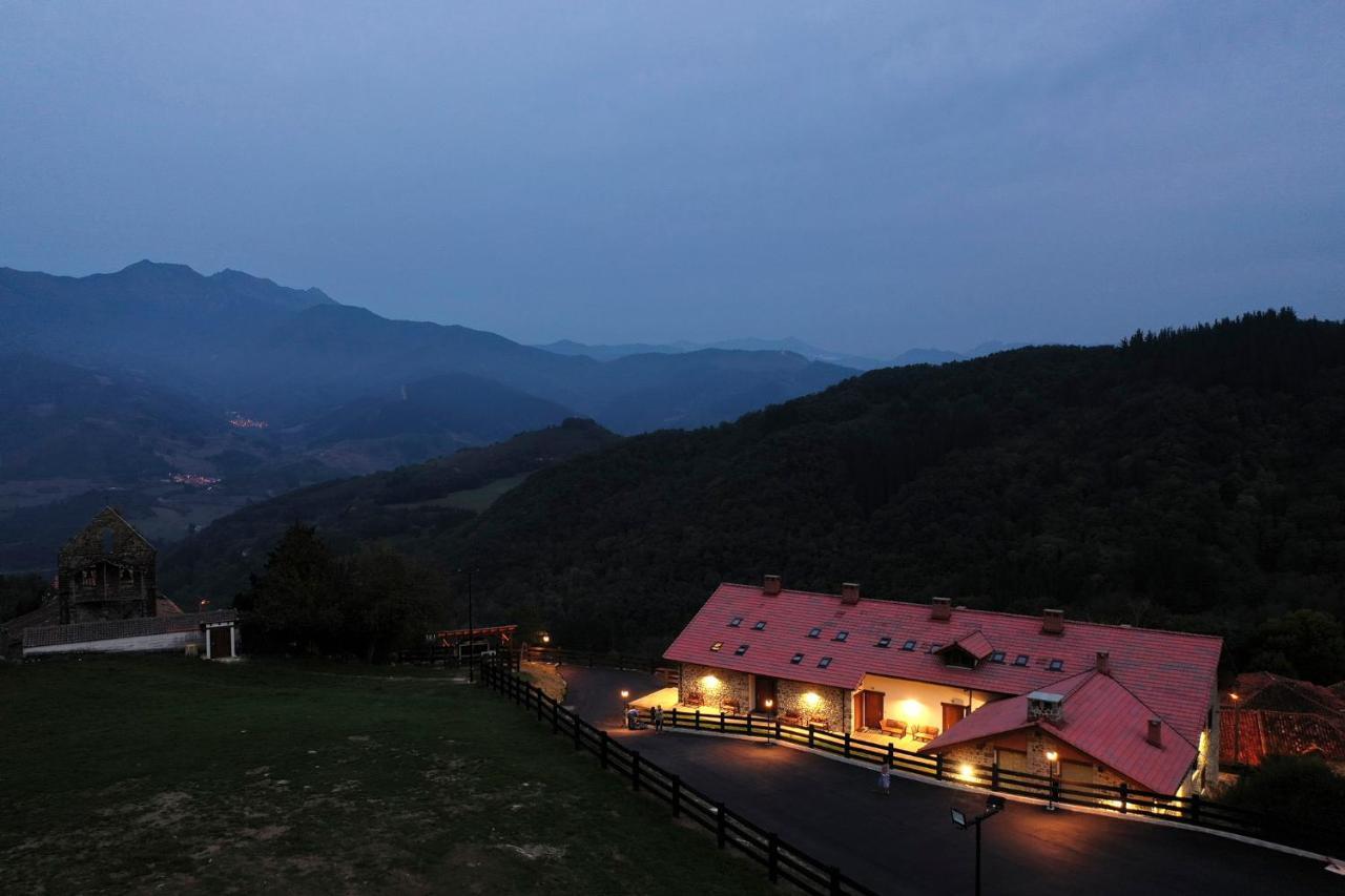 Apartamentos Los Picos De Europa Colio Екстер'єр фото